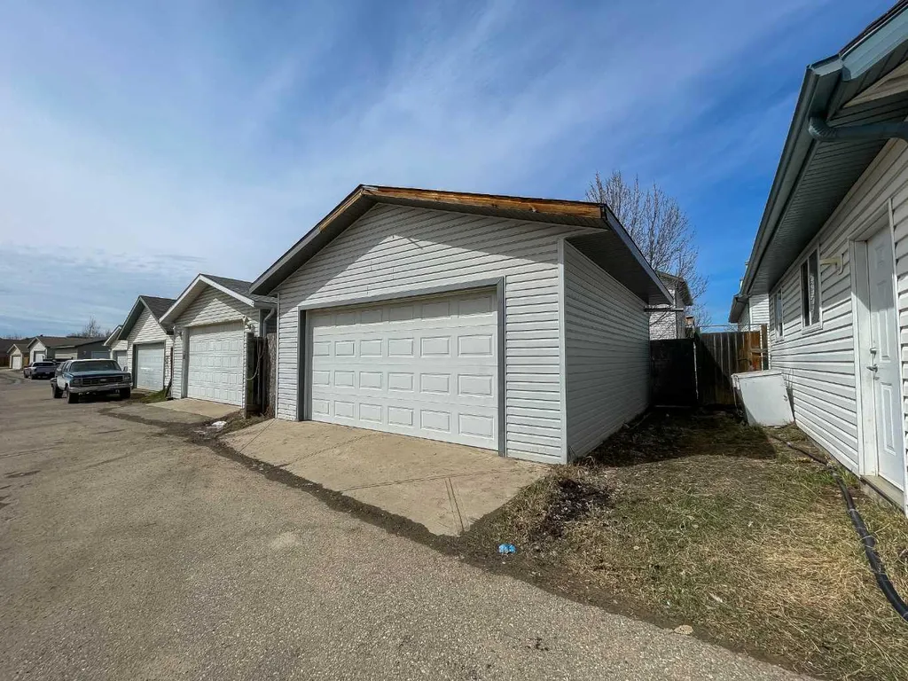 133 Diefenbaker Drive N Fort Mcmurray AB T9K 2J8
