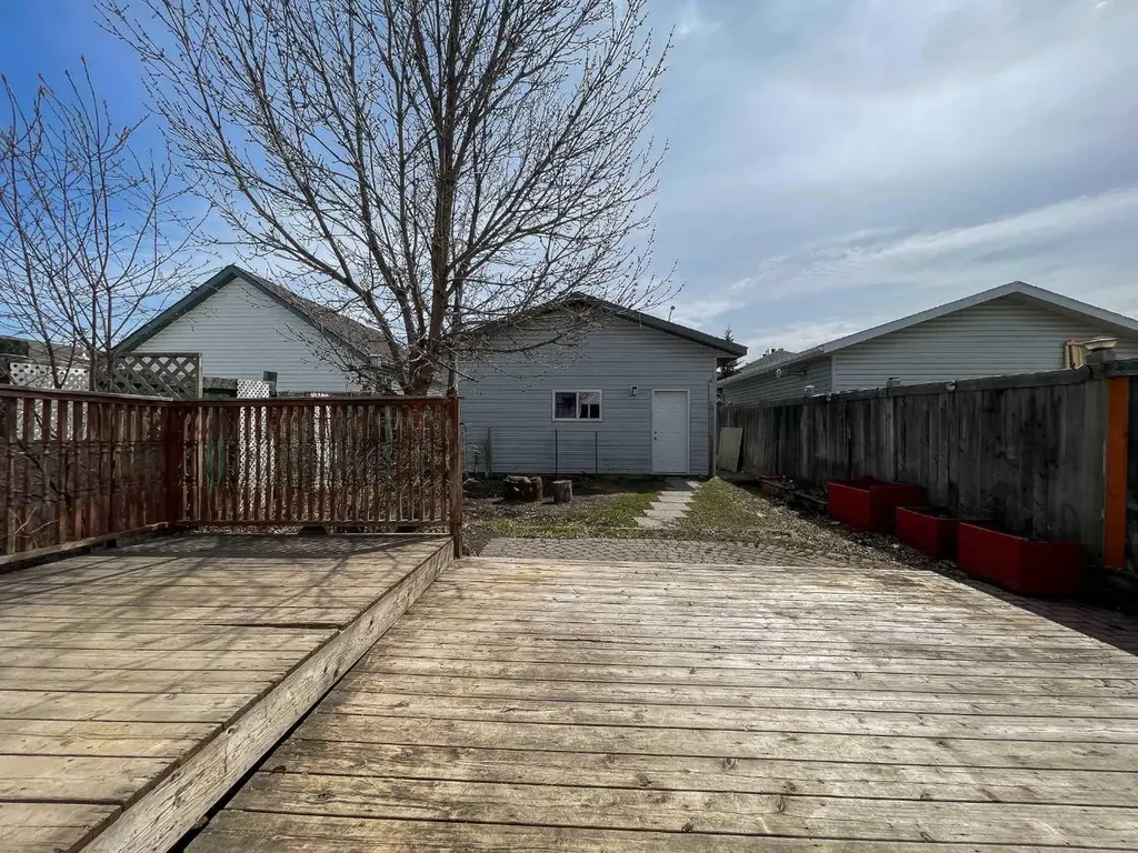 133 Diefenbaker Drive N Fort Mcmurray AB T9K 2J8