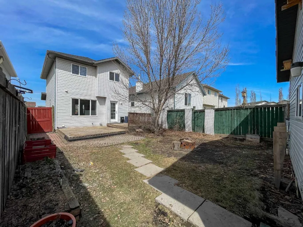 133 Diefenbaker Drive N Fort Mcmurray AB T9K 2J8