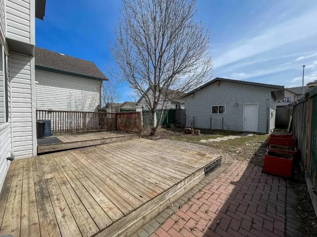 133 Diefenbaker Drive N Fort Mcmurray AB T9K 2J8