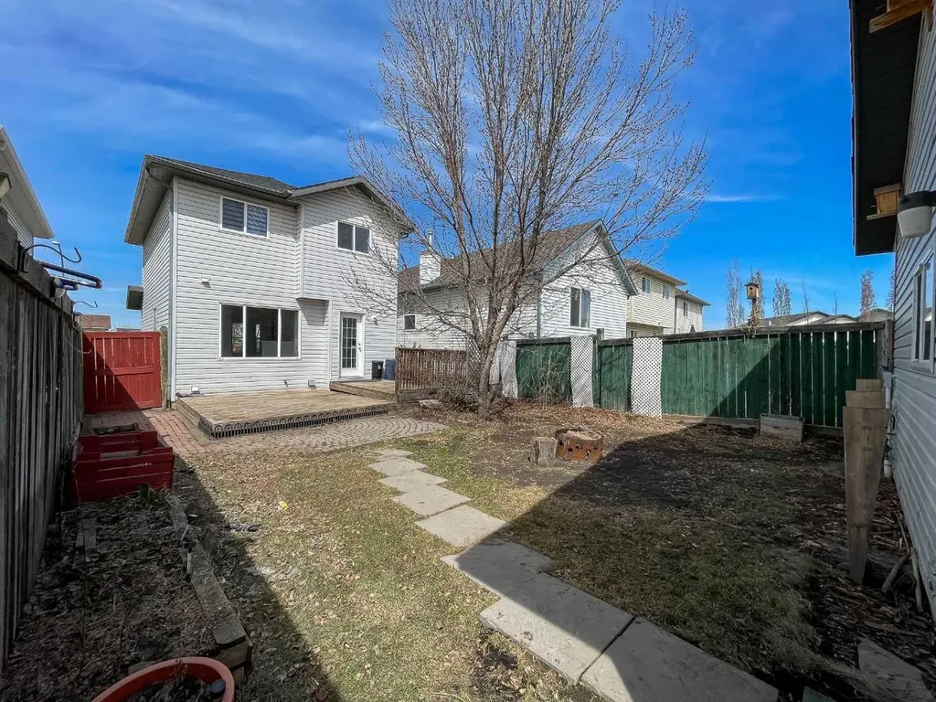 133 Diefenbaker Drive N Fort Mcmurray AB T9K 2J8