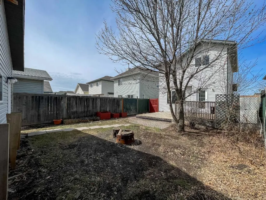 133 Diefenbaker Drive N Fort Mcmurray AB T9K 2J8