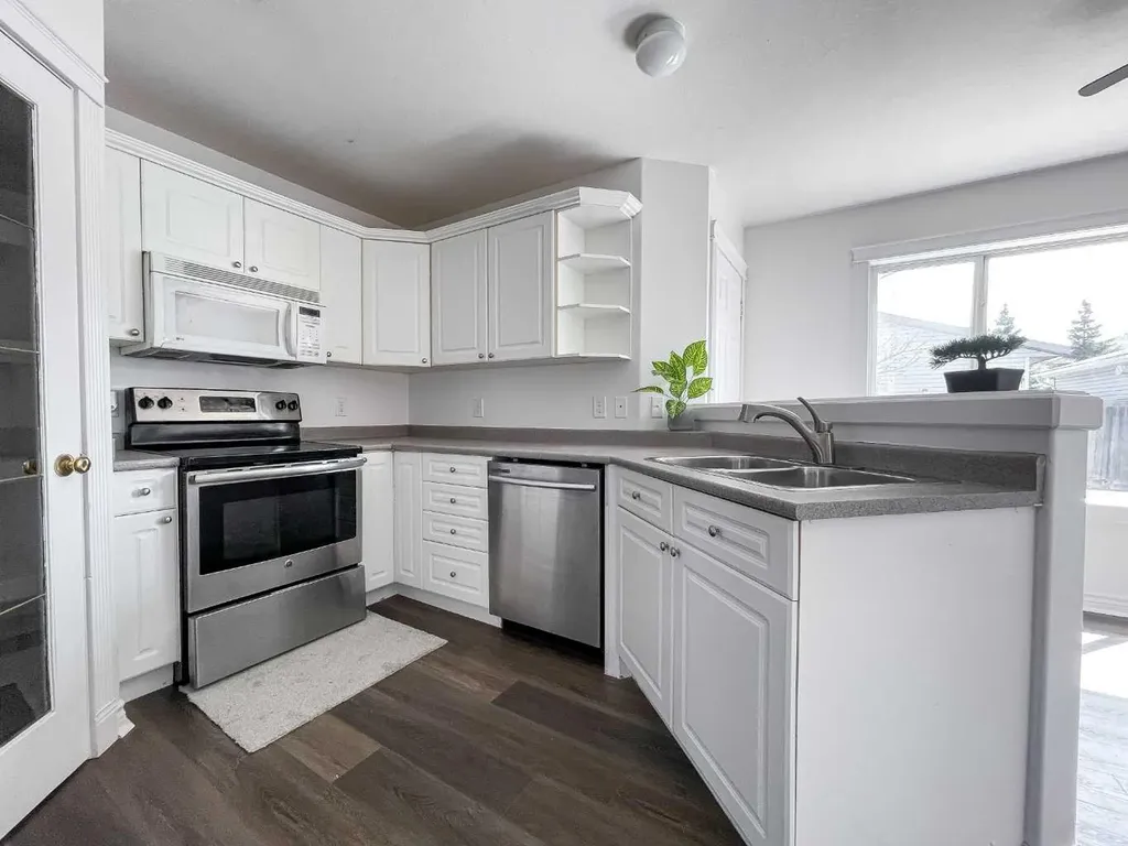 133 Diefenbaker Drive N Fort Mcmurray AB T9K 2J8