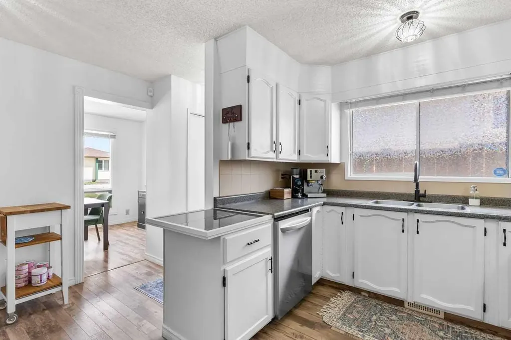 28 Beddington Crescent NE Calgary AB T3K 1N5