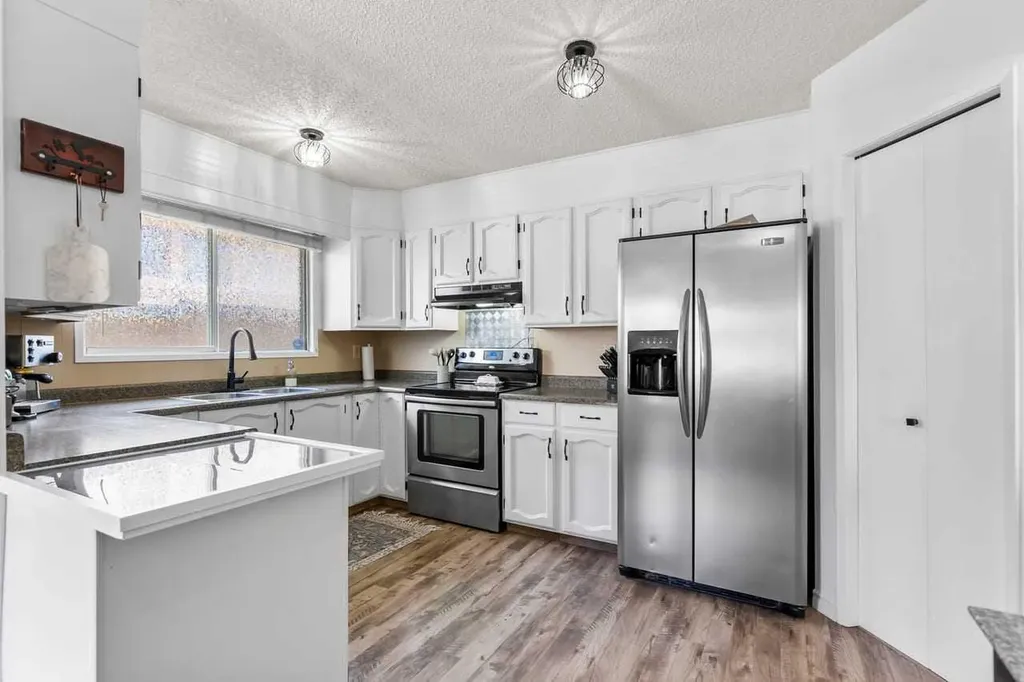 28 Beddington Crescent NE Calgary AB T3K 1N5