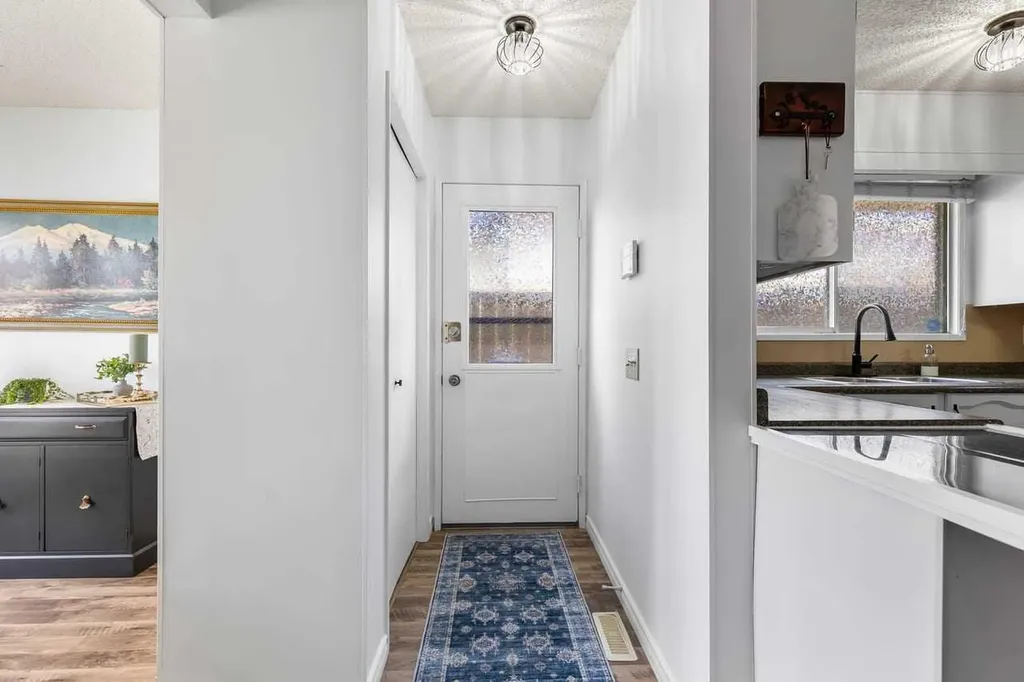 28 Beddington Crescent NE Calgary AB T3K 1N5