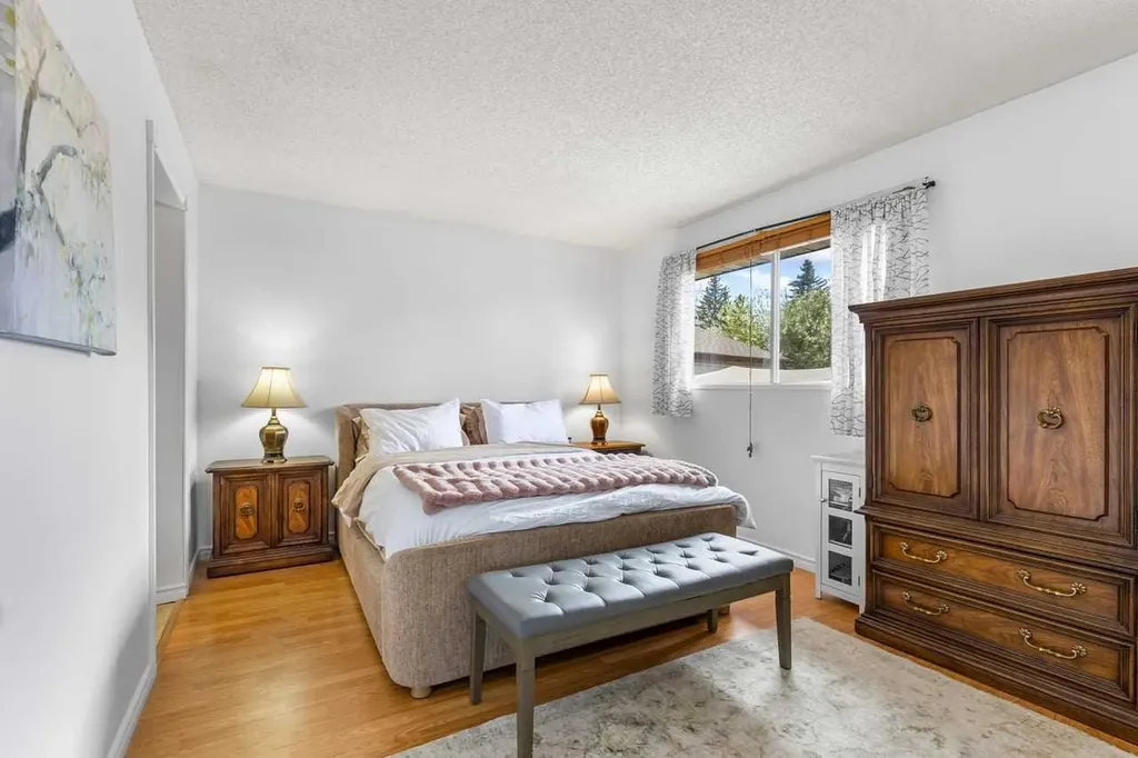 28 Beddington Crescent NE Calgary AB T3K 1N5