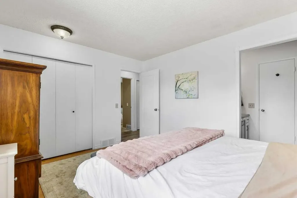 28 Beddington Crescent NE Calgary AB T3K 1N5