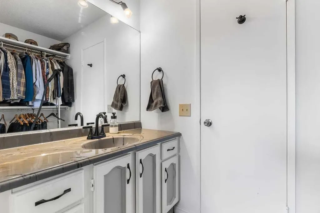 28 Beddington Crescent NE Calgary AB T3K 1N5