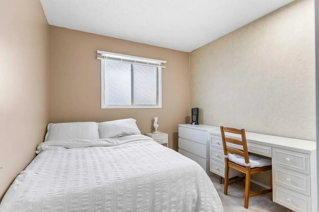 28 Beddington Crescent NE Calgary AB T3K 1N5