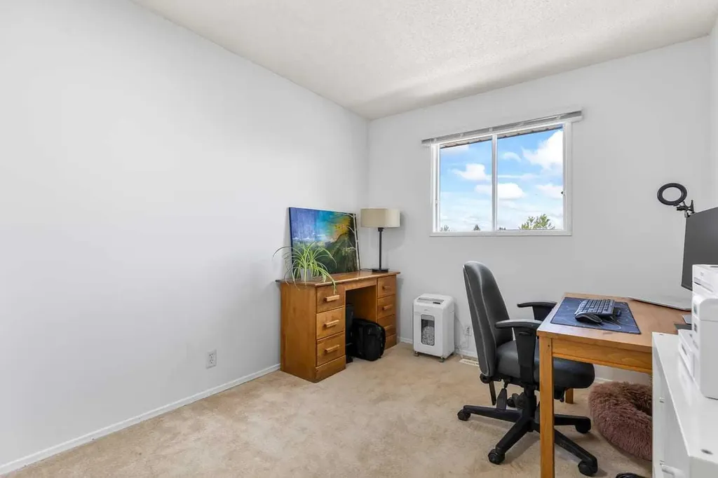 28 Beddington Crescent NE Calgary AB T3K 1N5