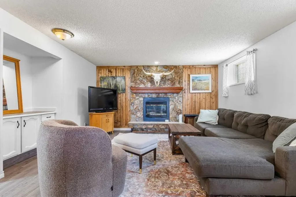 28 Beddington Crescent NE Calgary AB T3K 1N5