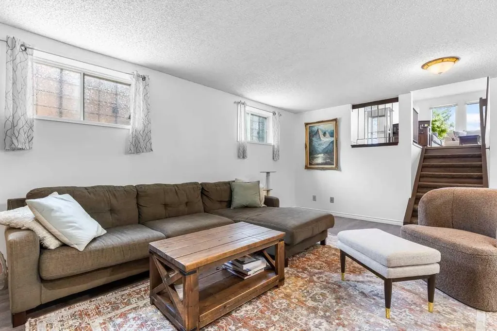 28 Beddington Crescent NE Calgary AB T3K 1N5