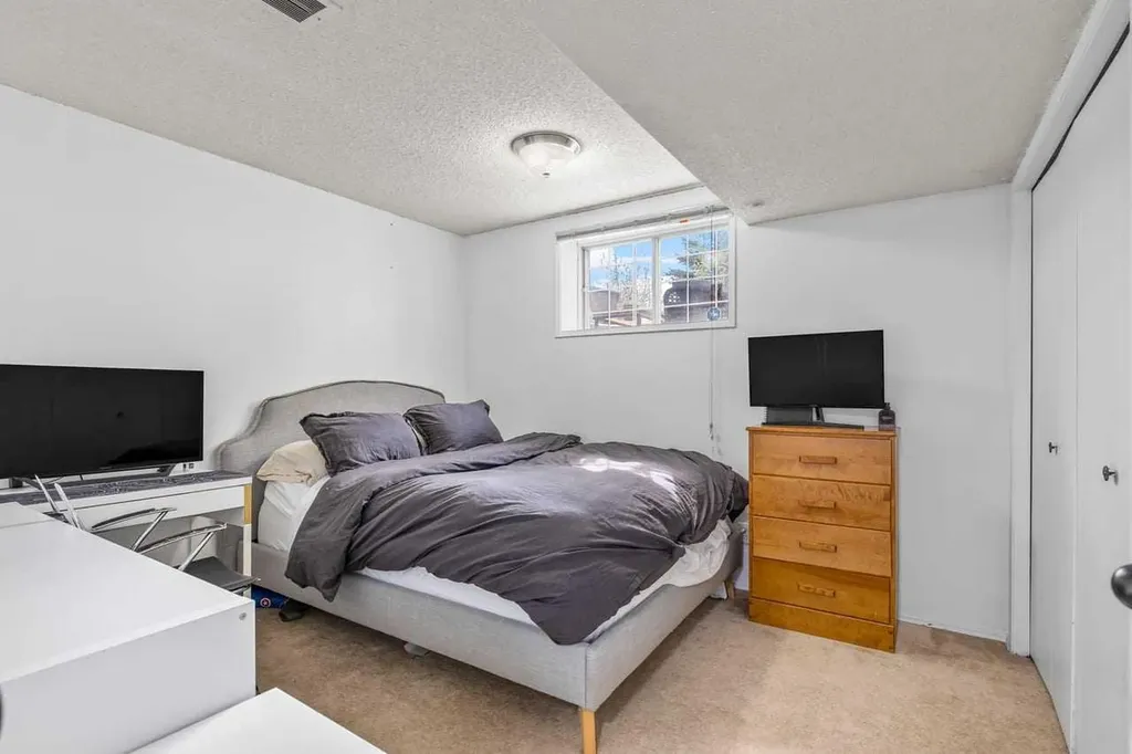 28 Beddington Crescent NE Calgary AB T3K 1N5