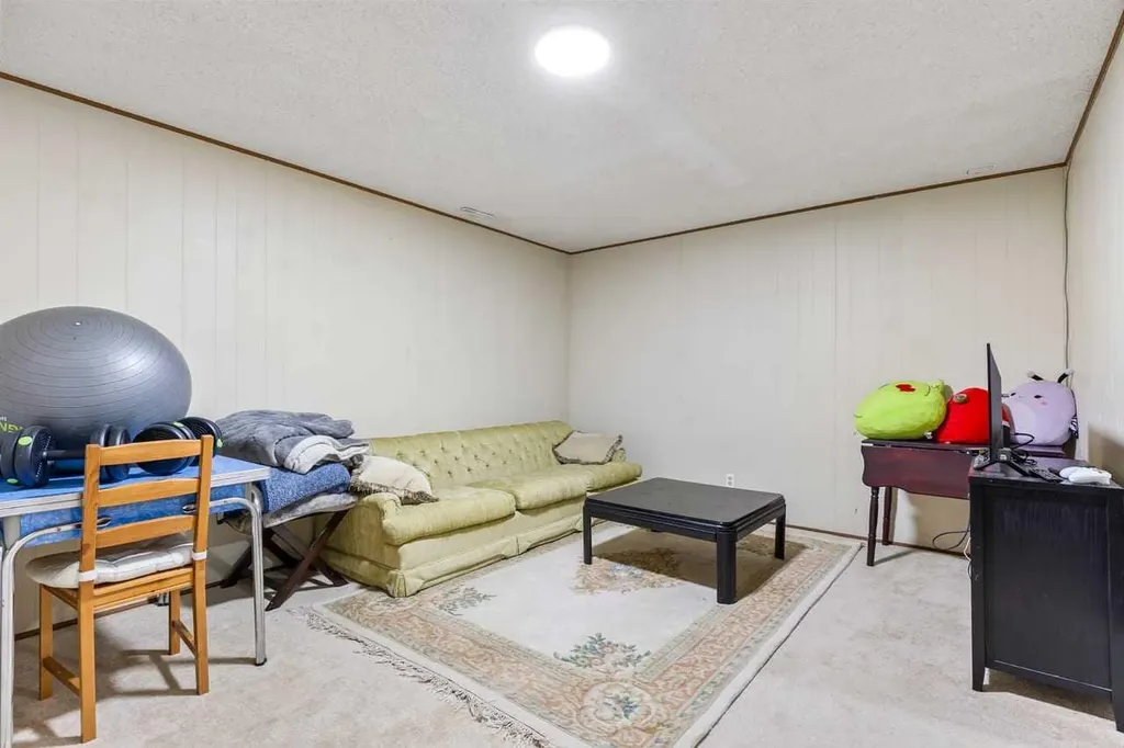 28 Beddington Crescent NE Calgary AB T3K 1N5