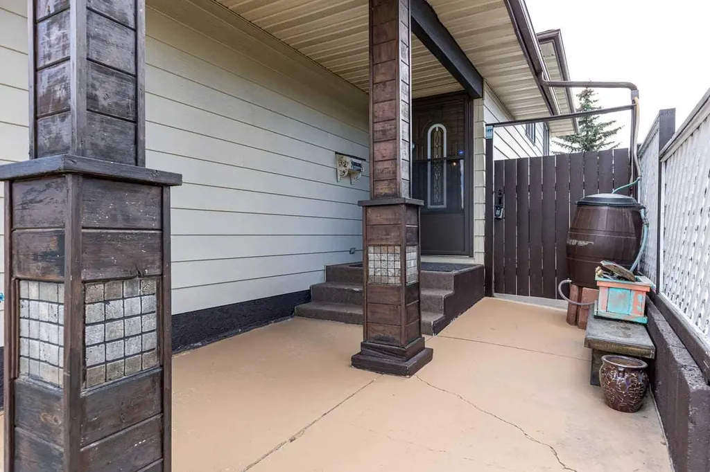 28 Beddington Crescent NE Calgary AB T3K 1N5