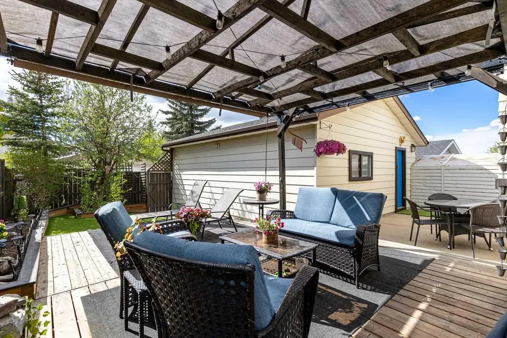 28 Beddington Crescent NE Calgary AB T3K 1N5