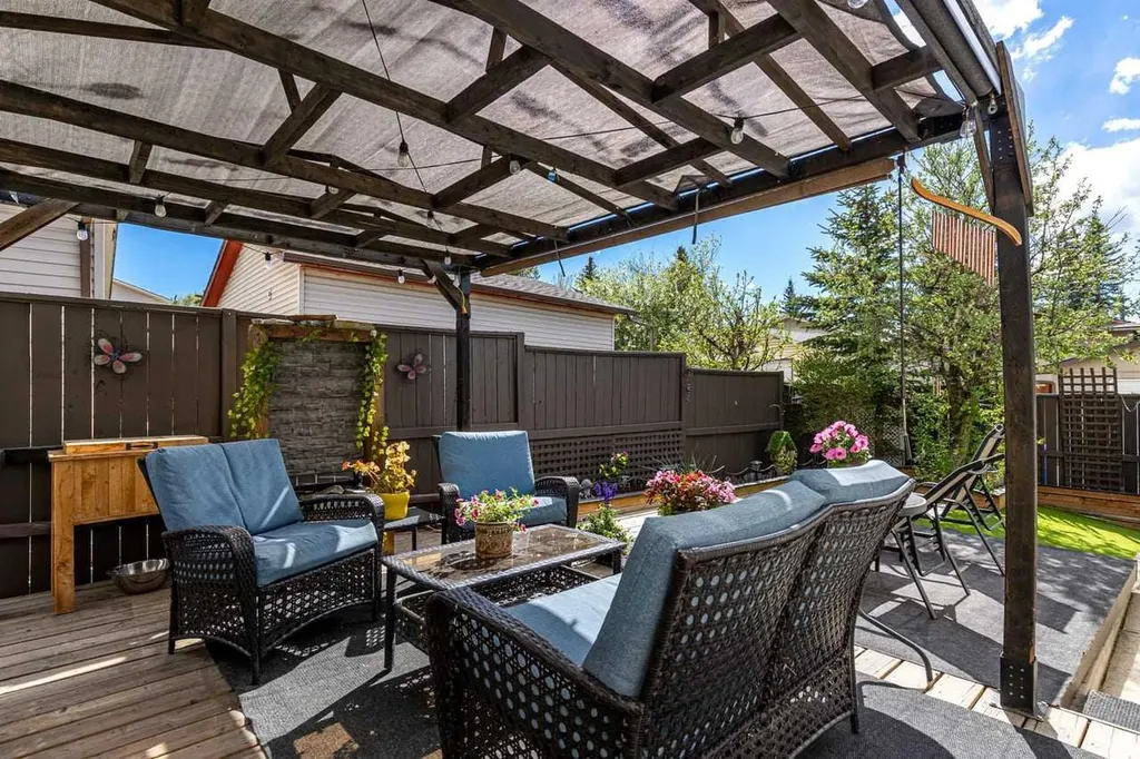 28 Beddington Crescent NE Calgary AB T3K 1N5