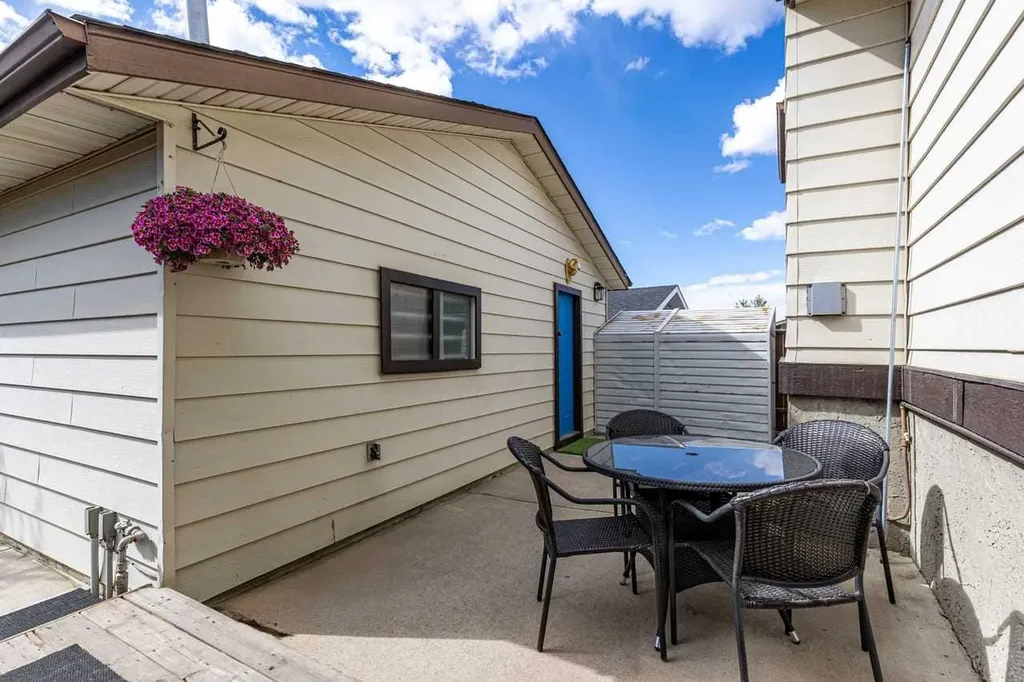 28 Beddington Crescent NE Calgary AB T3K 1N5
