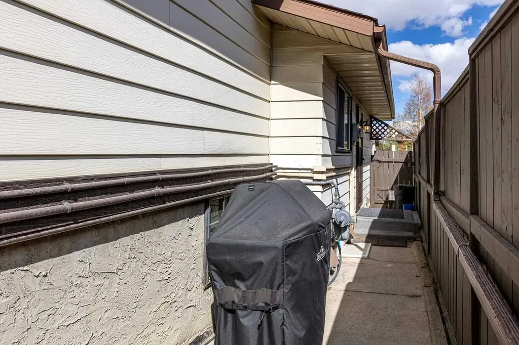 28 Beddington Crescent NE Calgary AB T3K 1N5