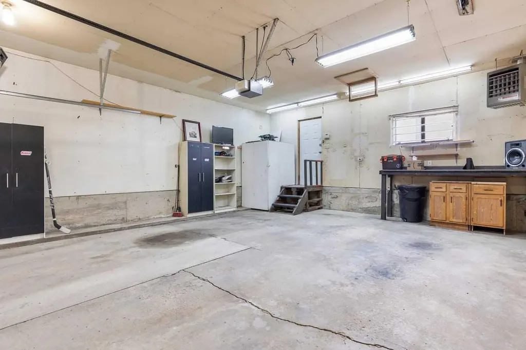 28 Beddington Crescent NE Calgary AB T3K 1N5