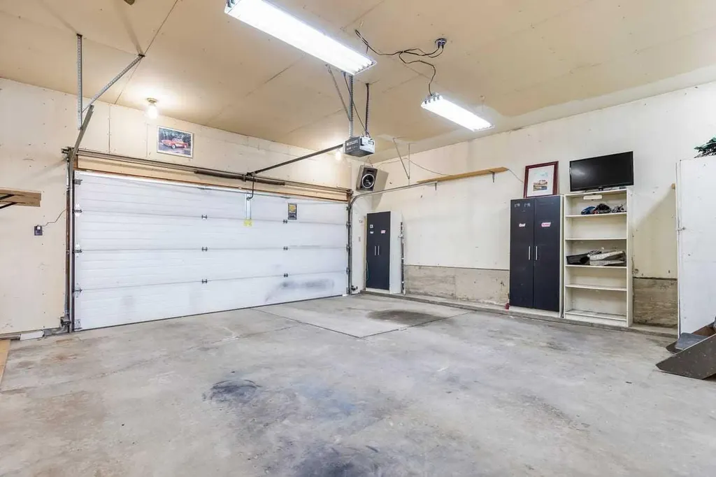 28 Beddington Crescent NE Calgary AB T3K 1N5