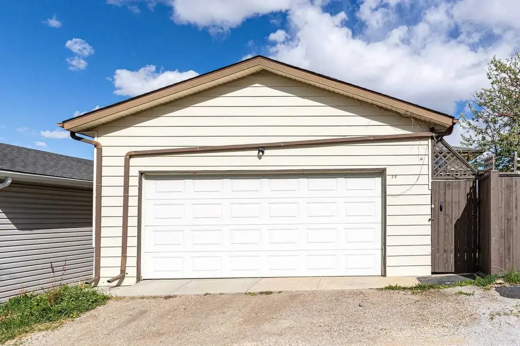 28 Beddington Crescent NE Calgary AB T3K 1N5