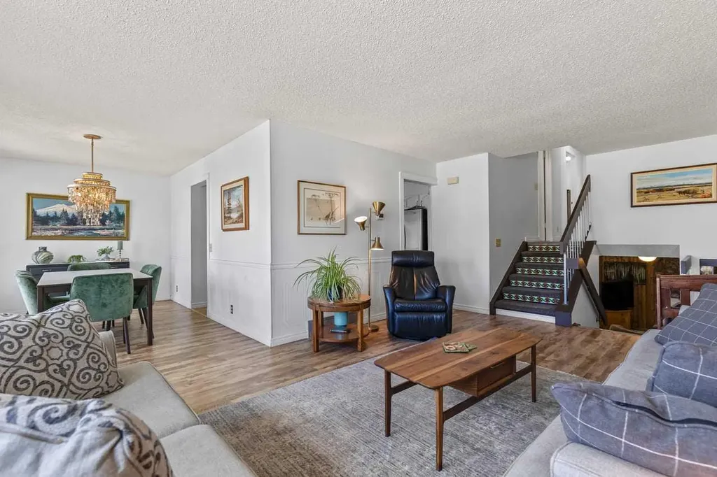 28 Beddington Crescent NE Calgary AB T3K 1N5