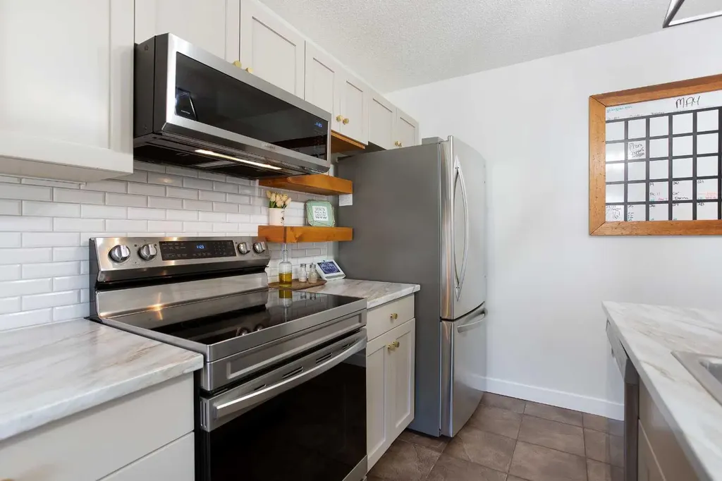130 Luxstone Way SW Airdrie AB T4B 0H6