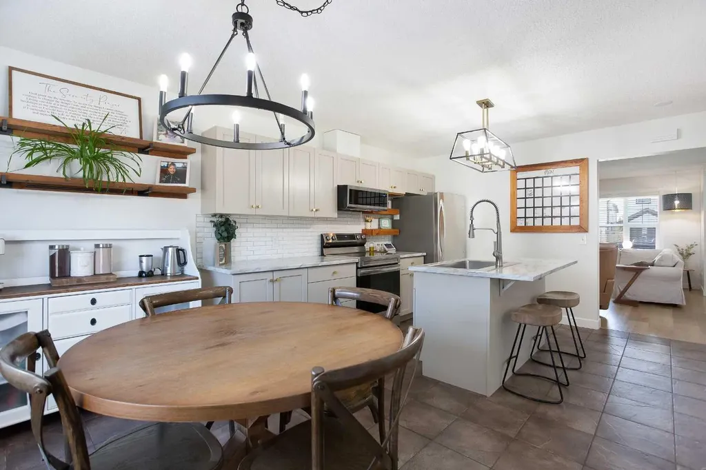 130 Luxstone Way SW Airdrie AB T4B 0H6
