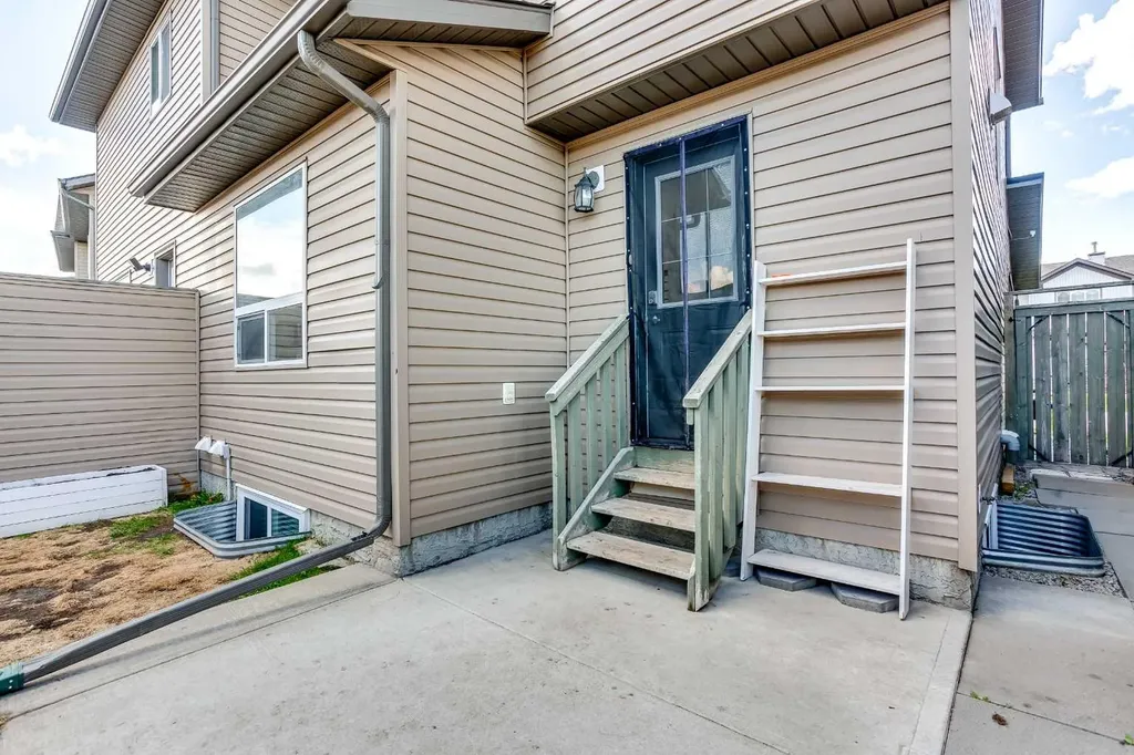 130 Luxstone Way SW Airdrie AB T4B 0H6