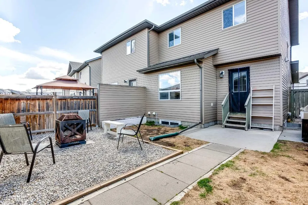 130 Luxstone Way SW Airdrie AB T4B 0H6