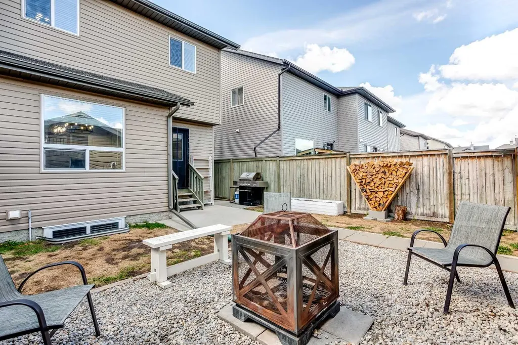 130 Luxstone Way SW Airdrie AB T4B 0H6