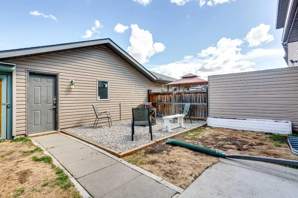 130 Luxstone Way SW Airdrie AB T4B 0H6