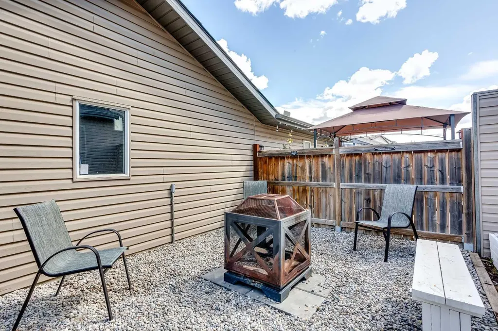 130 Luxstone Way SW Airdrie AB T4B 0H6