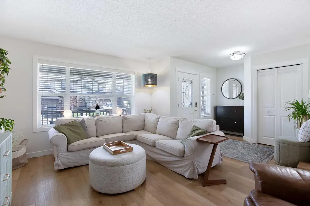 130 Luxstone Way SW Airdrie AB T4B 0H6