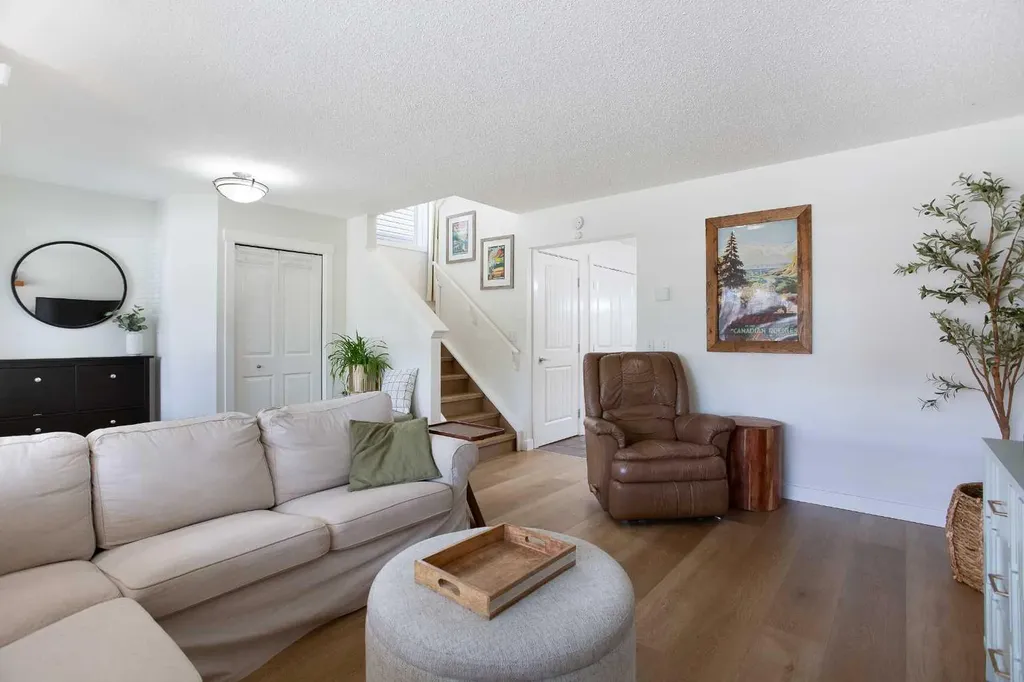 130 Luxstone Way SW Airdrie AB T4B 0H6