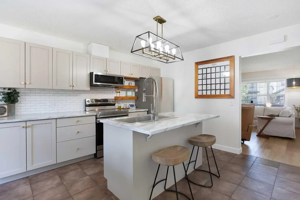 130 Luxstone Way SW Airdrie AB T4B 0H6