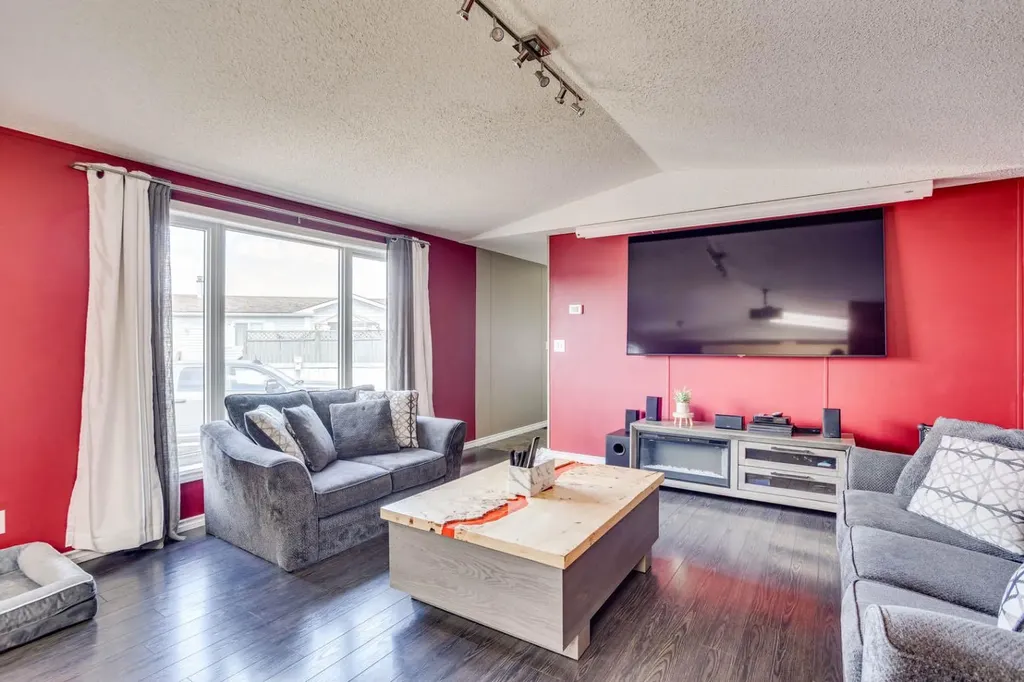 123 Hunter Place Fort Mcmurray AB T9K 2K6