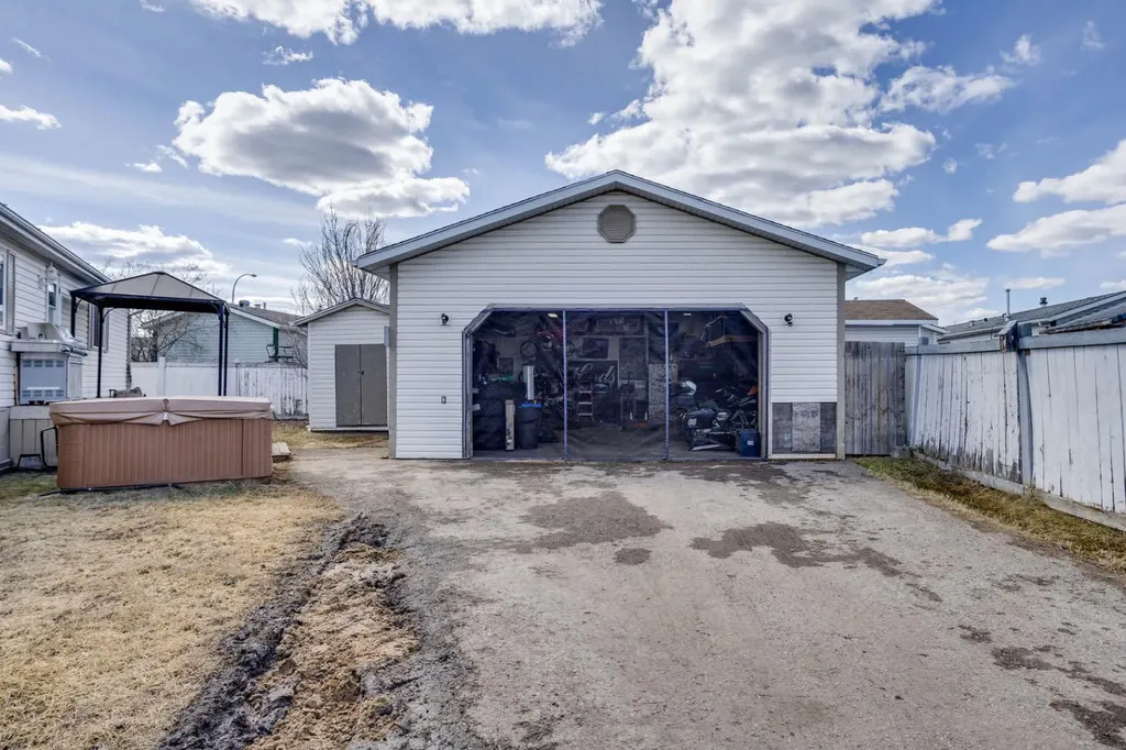 123 Hunter Place Fort Mcmurray AB T9K 2K6