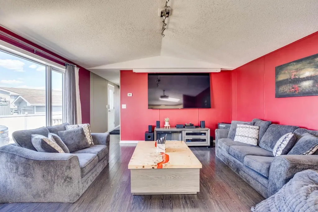 123 Hunter Place Fort Mcmurray AB T9K 2K6
