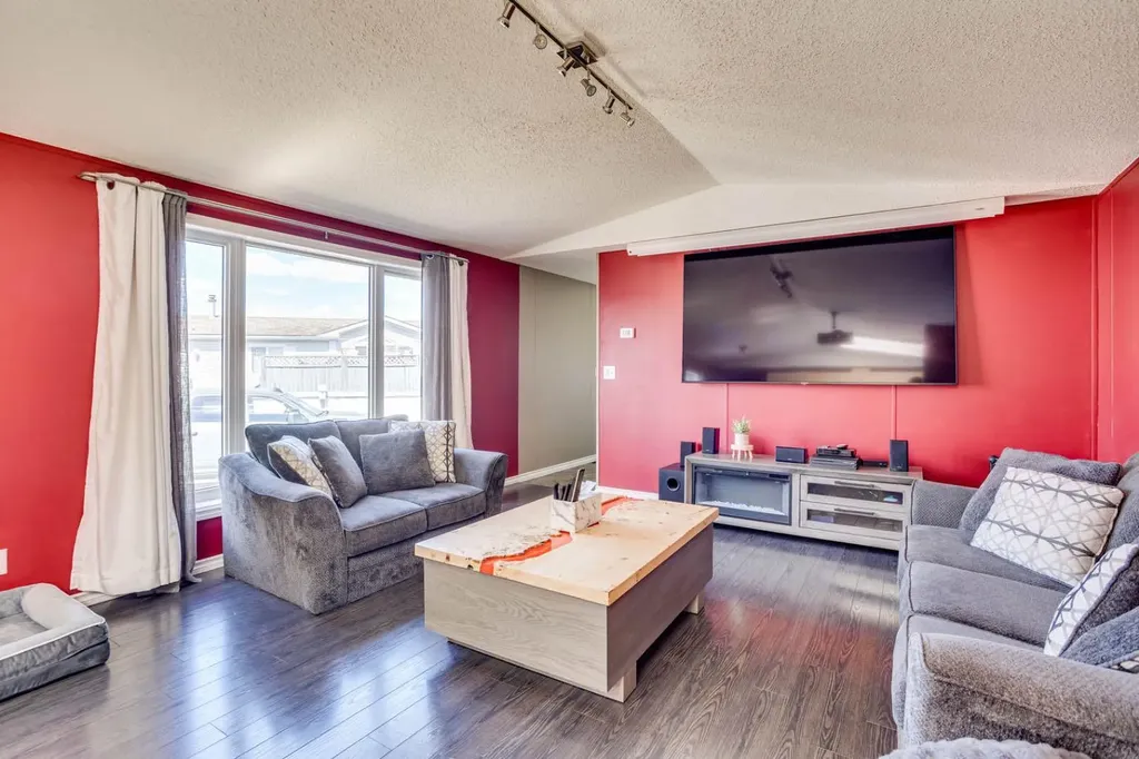 123 Hunter Place Fort Mcmurray AB T9K 2K6
