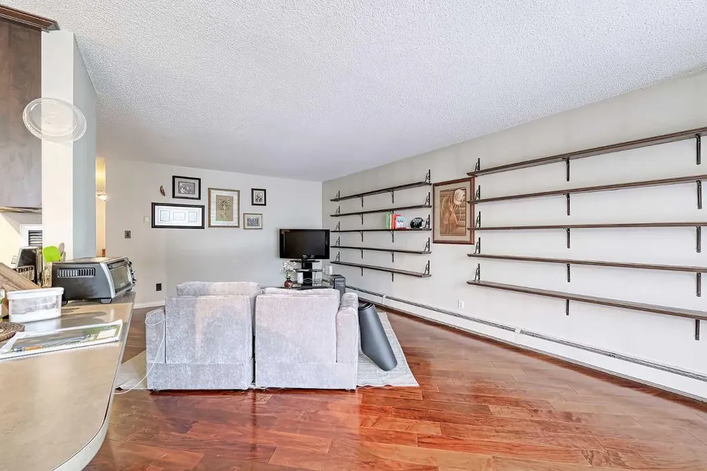 1234 14 Avenue SW Calgary AB T3C 0V9