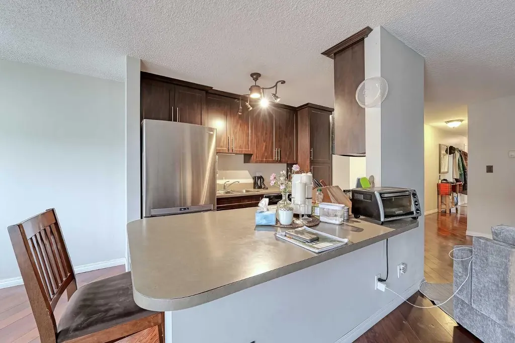 1234 14 Avenue SW Calgary AB T3C 0V9