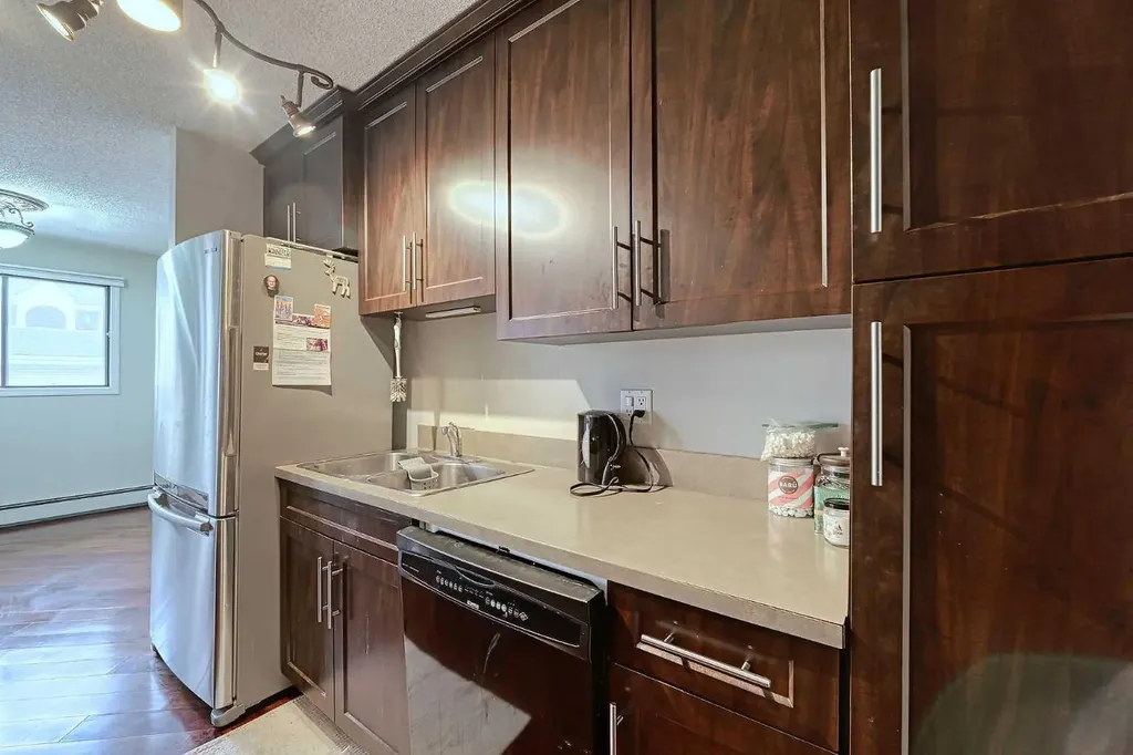1234 14 Avenue SW Calgary AB T3C 0V9