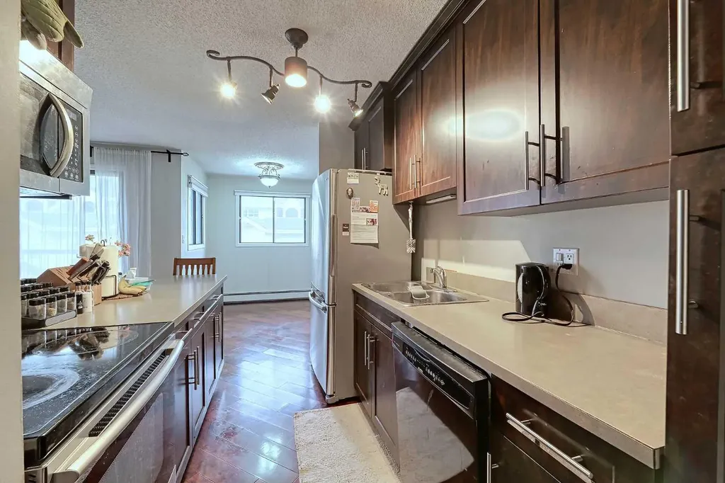 1234 14 Avenue SW Calgary AB T3C 0V9