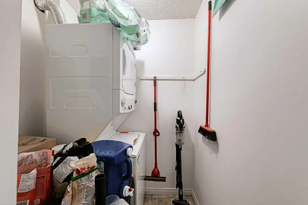 1234 14 Avenue SW Calgary AB T3C 0V9