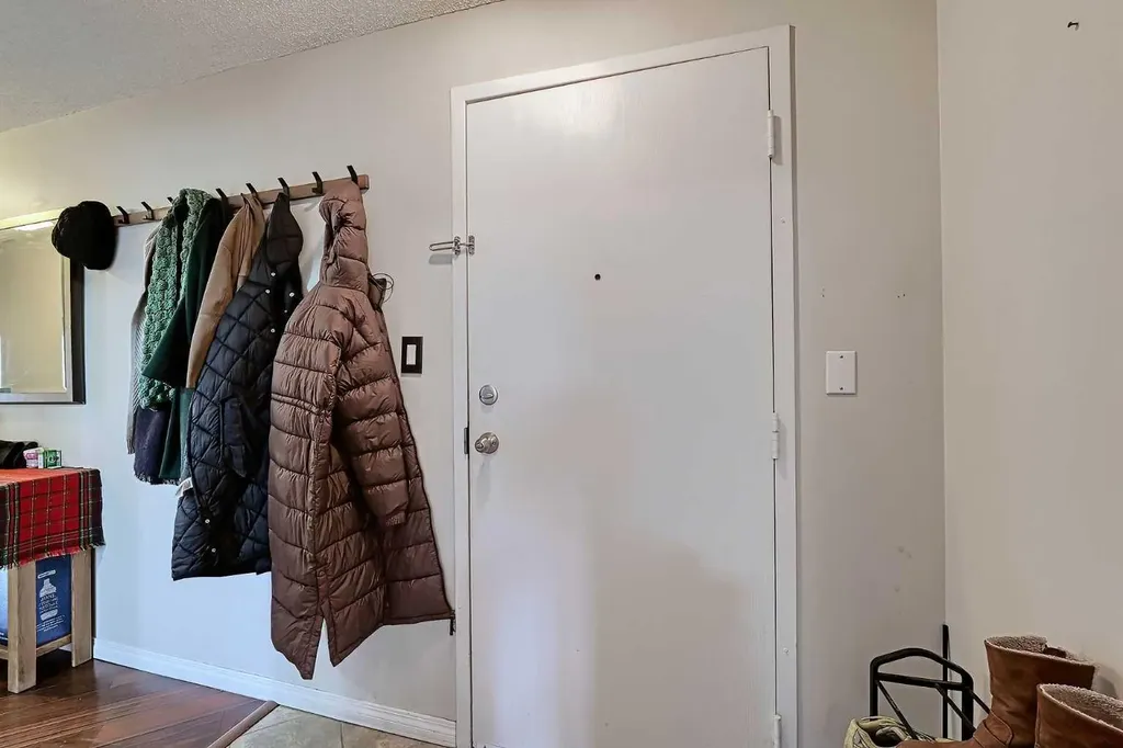 1234 14 Avenue SW Calgary AB T3C 0V9