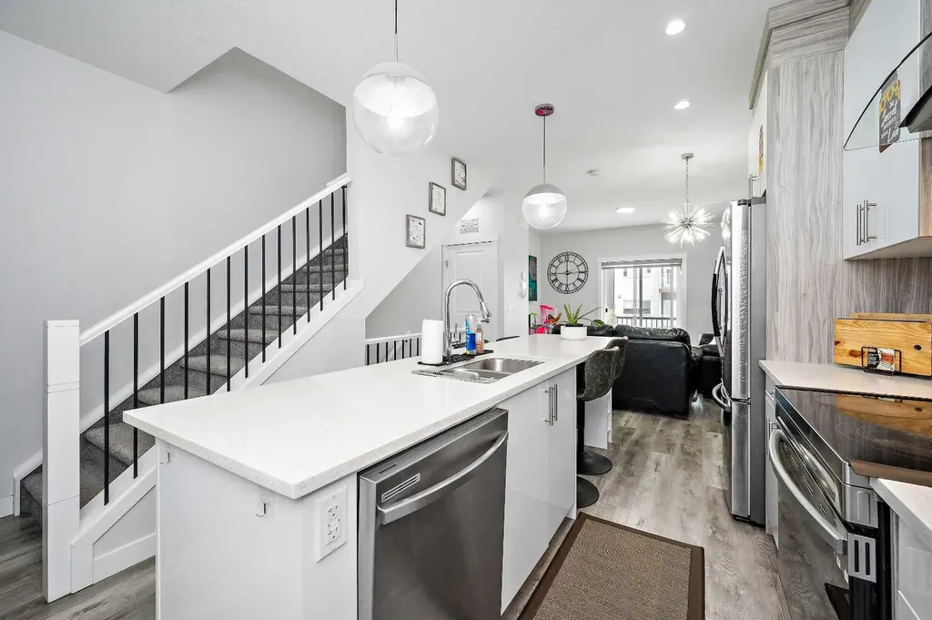 95 Skyview Close NE Calgary AB T3N 1X2