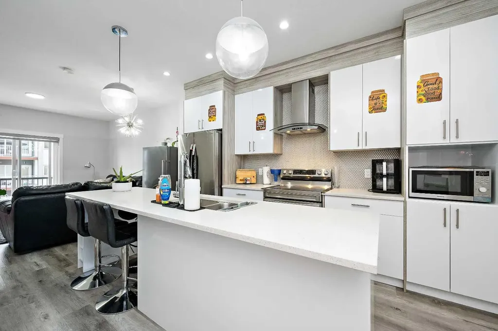 95 Skyview Close NE Calgary AB T3N 1X2
